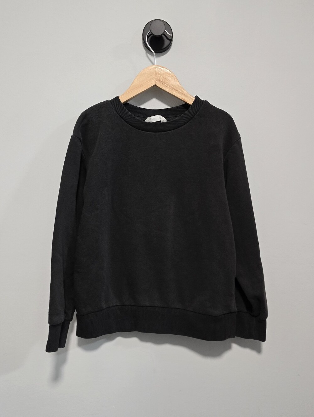 H&M Black Crewneck Sweatshirt Charcoal Gray Cotton Soft College Fit.